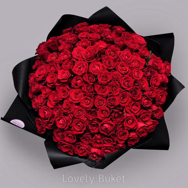 Букет из 101 красной розы в черном крафте - фото 2