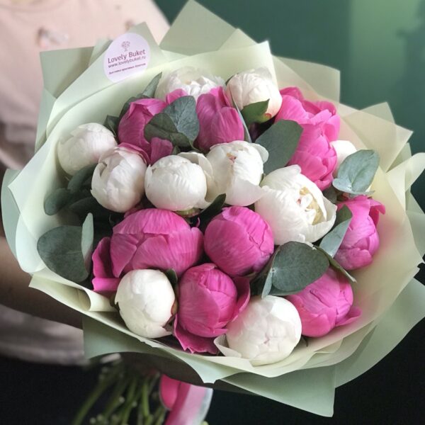 Букет из розовых и белых пионов «Пионовое наслаждение» - фото 1