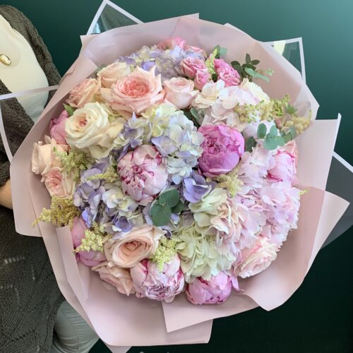 Изысканный букет с пионами ,гортензиями, пионовидными розами - фото 1