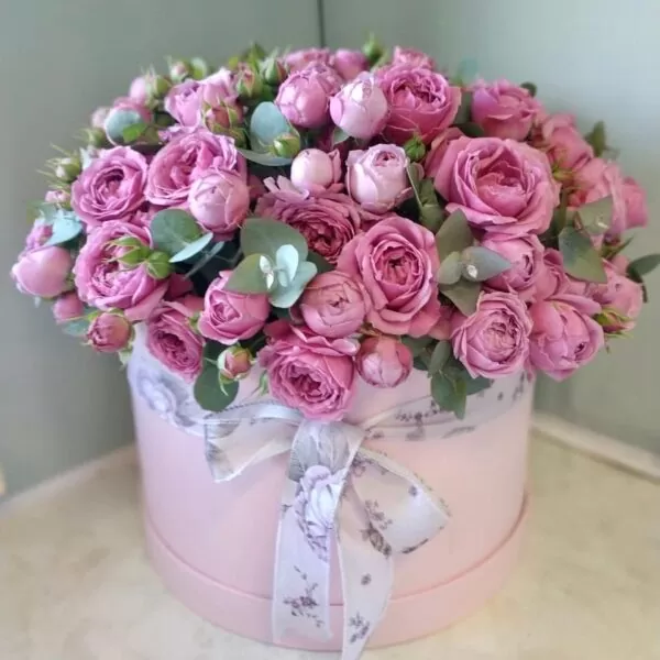 Букет пионовидных роз в шляпной коробке - фото 3