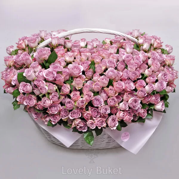 Цветочная композиция в корзине 365 роз "1 год вместе" - фото 1