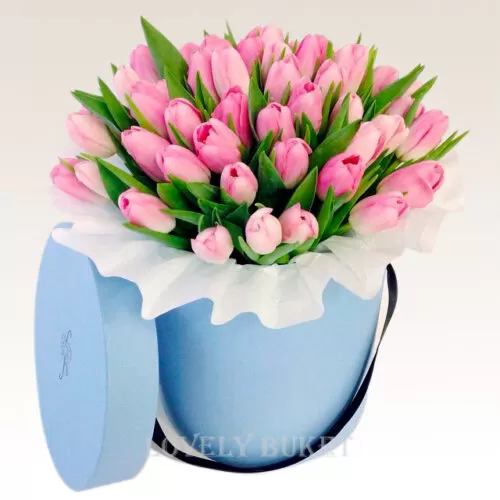 Цветочная композиция из тюльпанов в шляпной коробке - фото 1