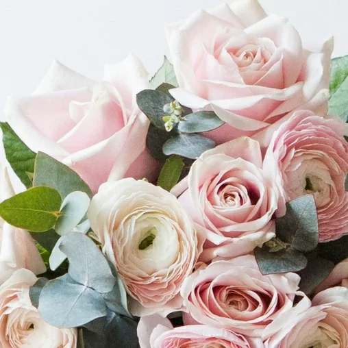 Премиальный букет из Ранункулюсов Ханой и розы Sweet - фото 2