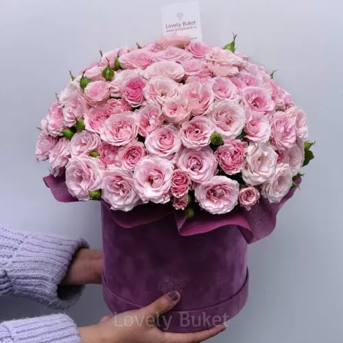 Композиция из кустовых роз в коробке “Розовый сад” - фото 1