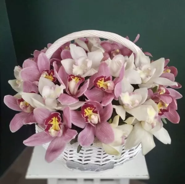 Цветочная композиция орхидей в корзине (любые цвета) - фото 3