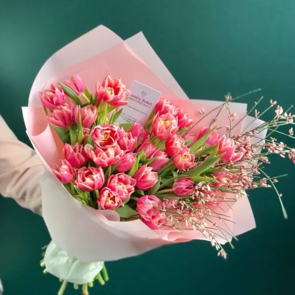 Букет тюльпанов сорта "Margarit" и ароматная гениста - фото 2