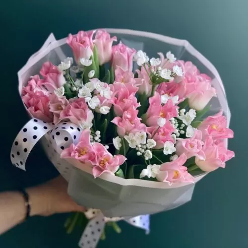 Букет тюльпанов Тоукан и белый аллиум - фото 1