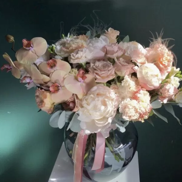Авторский букет «Rene» с орхидеей и розами - фото 2
