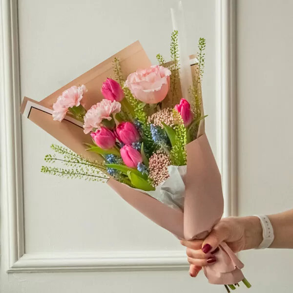 Букет с пионовидной розой и тюльпанами "Весеннее настроение" - фото 2