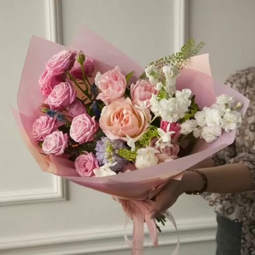 Авторский букет с пионовидными розами "Малиновый сорбет" - фото 1